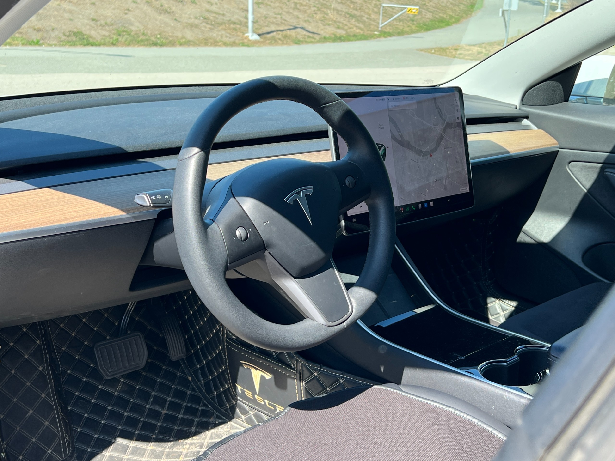 2020 Tesla model 3 | strandard range plus | BC local | one owner - Image 9